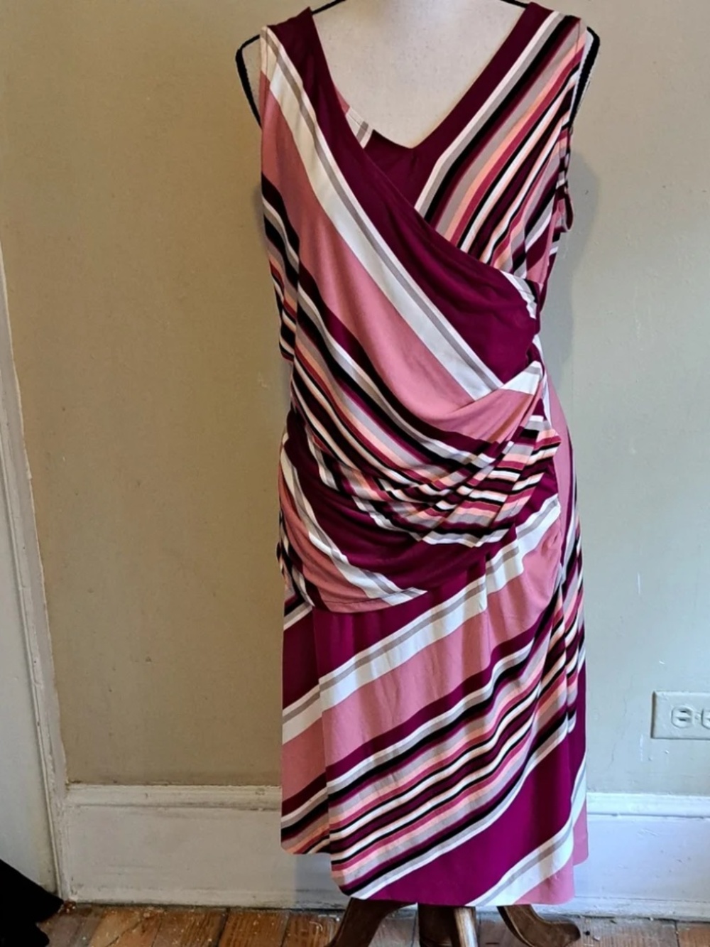 New York & Company Sleeveless Dress